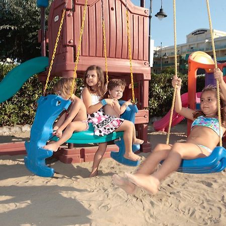 Gallia Club Hotel Чезенатико Екстериор снимка