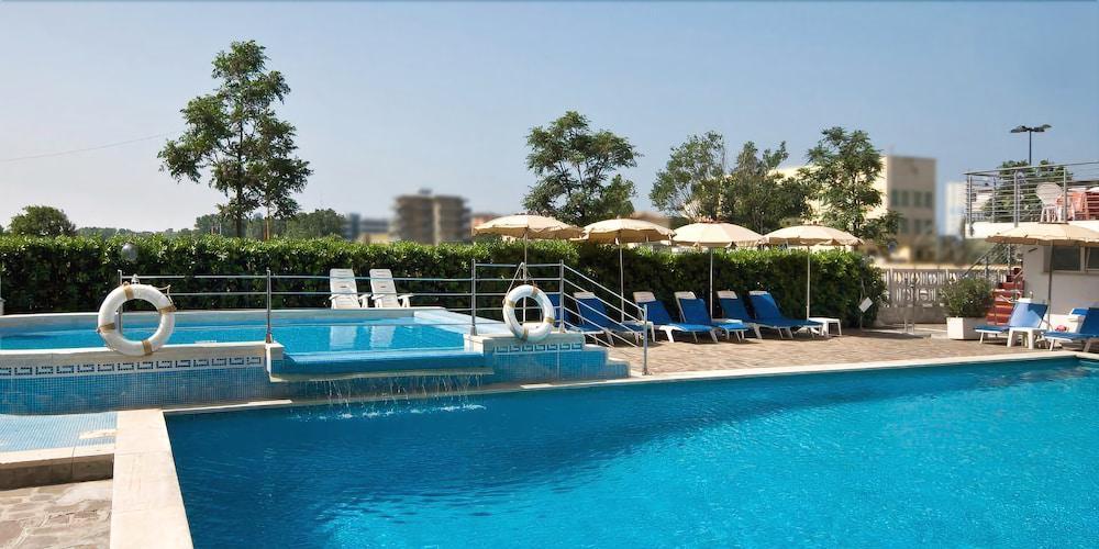 Gallia Club Hotel Чезенатико Екстериор снимка