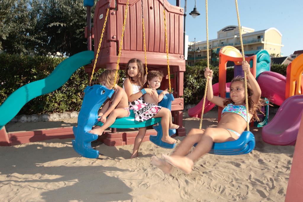 Gallia Club Hotel Чезенатико Екстериор снимка