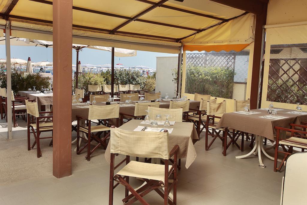 Gallia Club Hotel Чезенатико Екстериор снимка