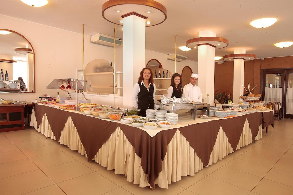 Gallia Club Hotel Чезенатико Екстериор снимка