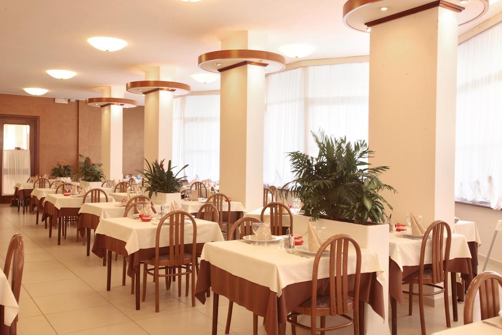 Gallia Club Hotel Чезенатико Екстериор снимка