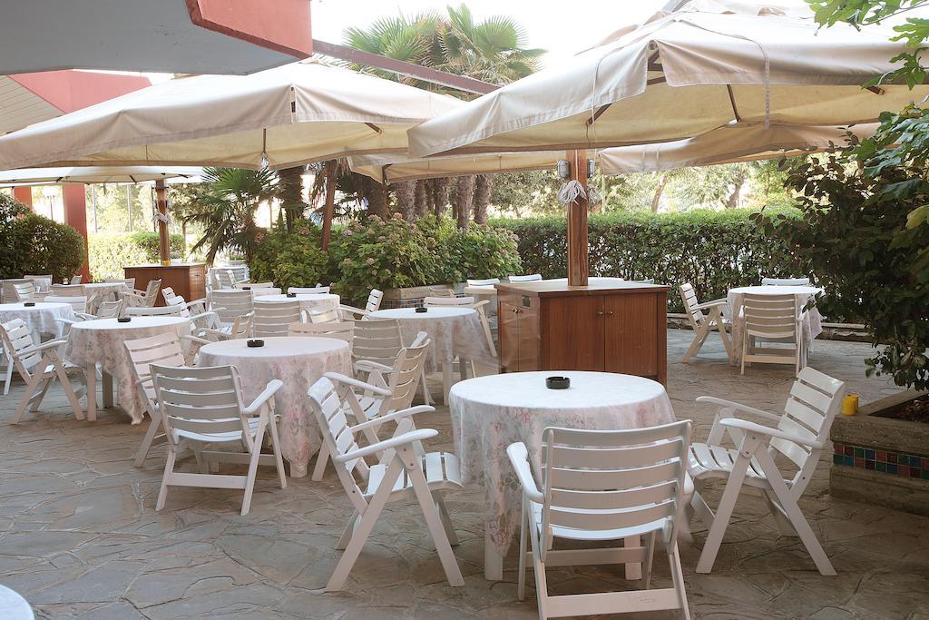 Gallia Club Hotel Чезенатико Екстериор снимка