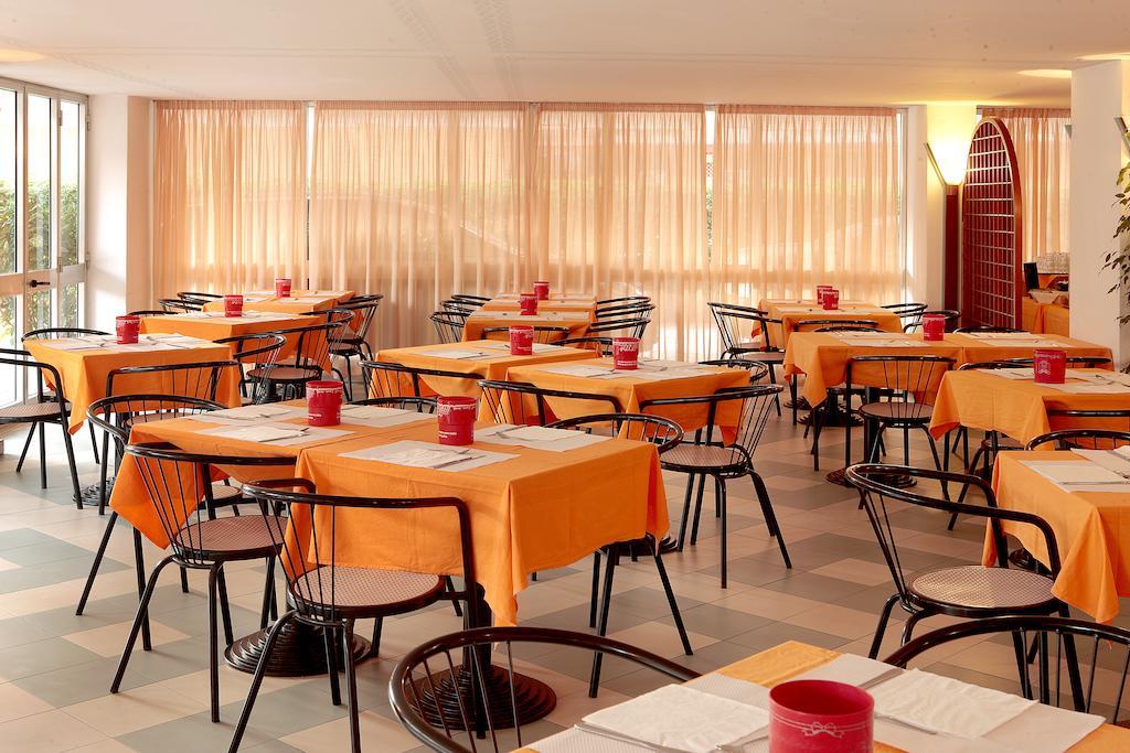 Gallia Club Hotel Чезенатико Екстериор снимка