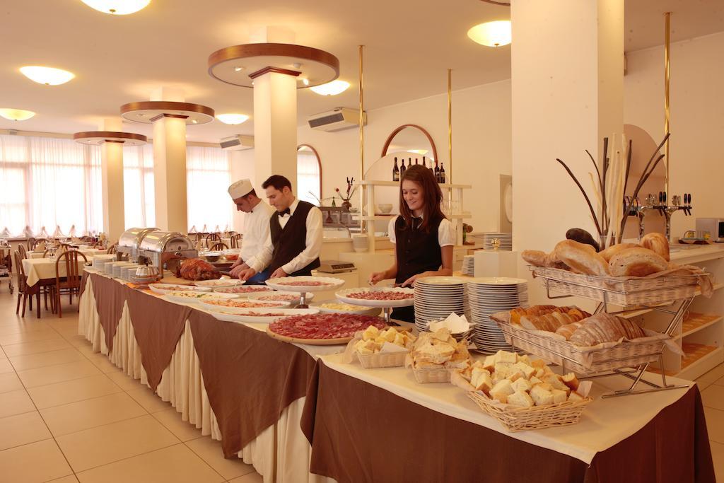 Gallia Club Hotel Чезенатико Екстериор снимка