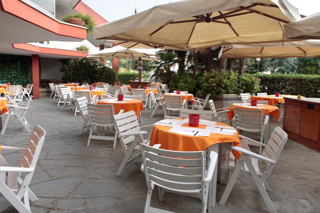 Gallia Club Hotel Чезенатико Екстериор снимка